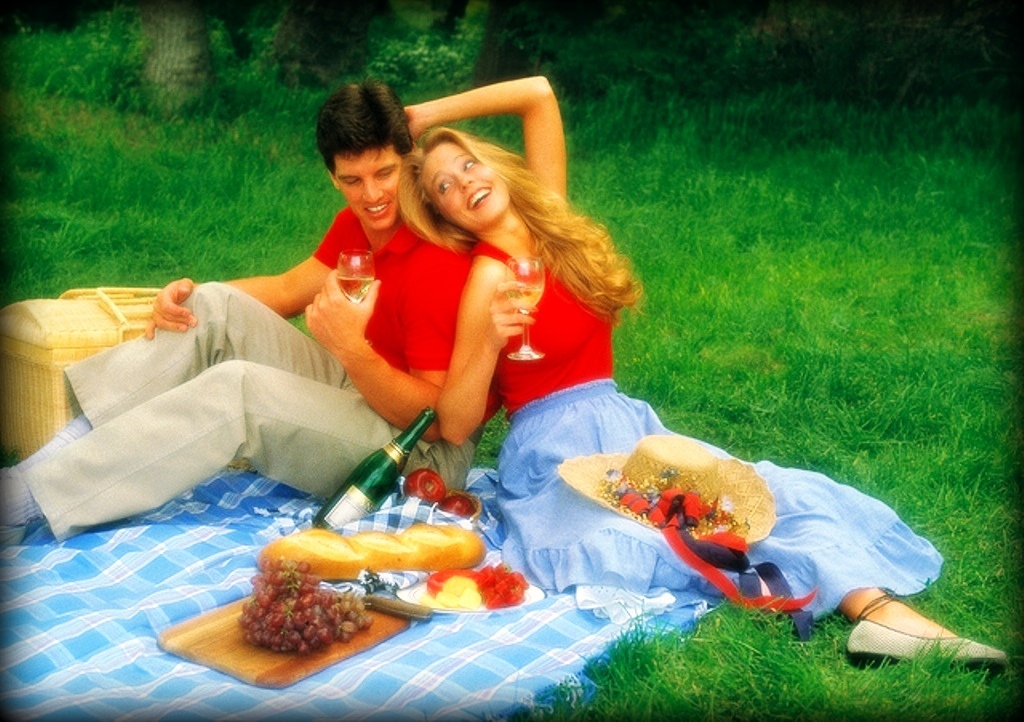 Публичный секс пикник на природе с любимой подругой Олесей